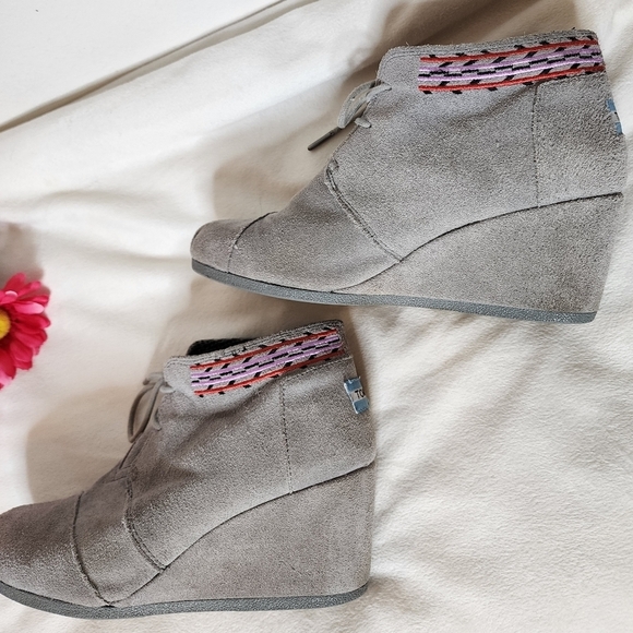 Tom's Suede Wedge Ankle Boots Lace Up Womens Shoes Booties Aztec Pattern Comfy - Picture 6 of 15